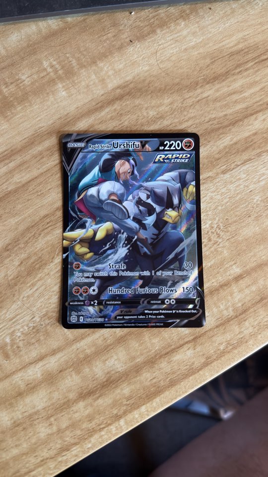 Pokémon Rapid Strike Urshifu V - TG20/TG30 TCG Karta